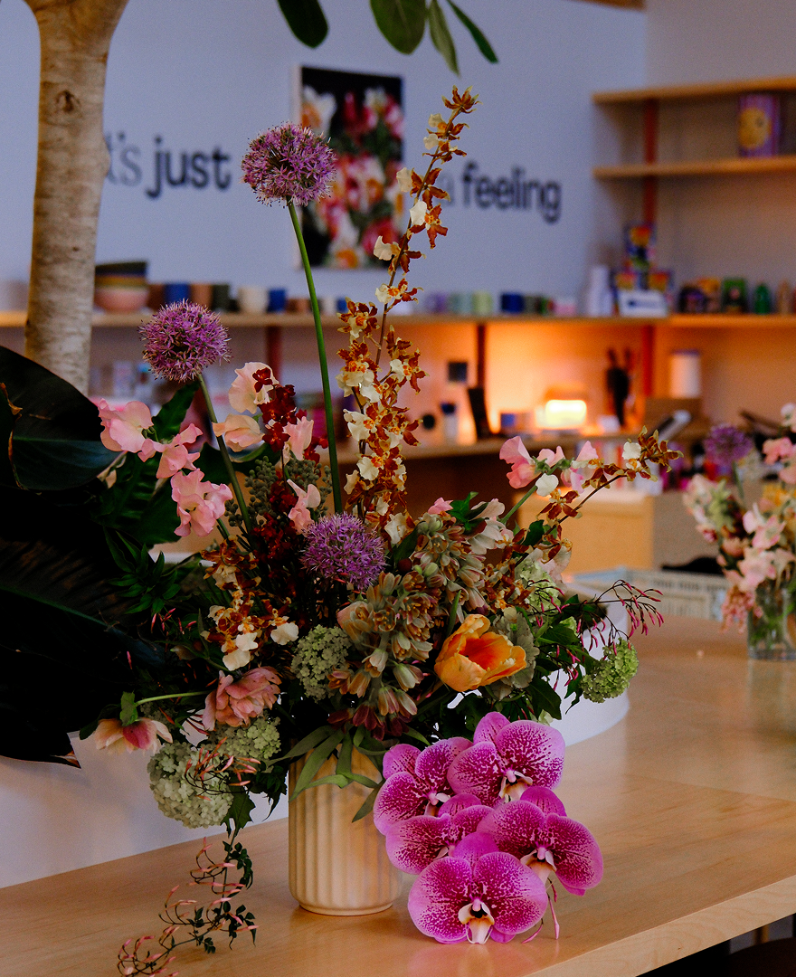 Welcome/Bar Arrangement